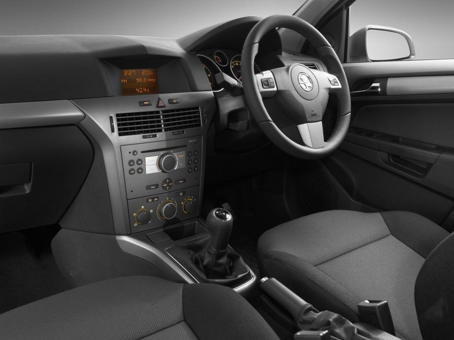  Holden Astra 1.9 CDTi 2006 года  (фото 29 из 36)